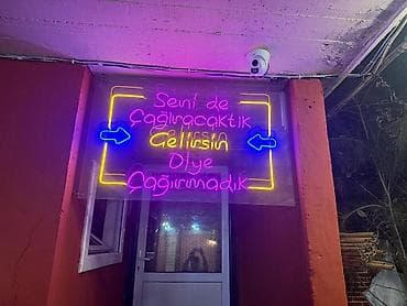 Reklam lövhələri: Pub üçün reklam. Hər biri ayrı ayrılıqda 100 azn. 4 nüdə götürəndə — 3