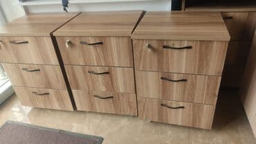 шкаф для документов с замком: Üç ədəd taxtadan hazırlanmış, üç çəkməcəli dolab. Çəkməcələr — 1