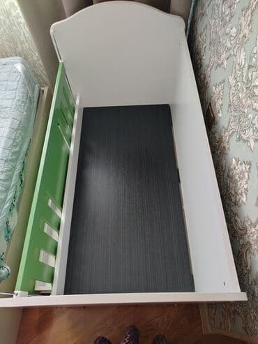 продам детскую кроватку: Для девочки и мальчика, Четырехугольная, Колыбель, С бортиками, Без матраса, Без механизма качания — 1