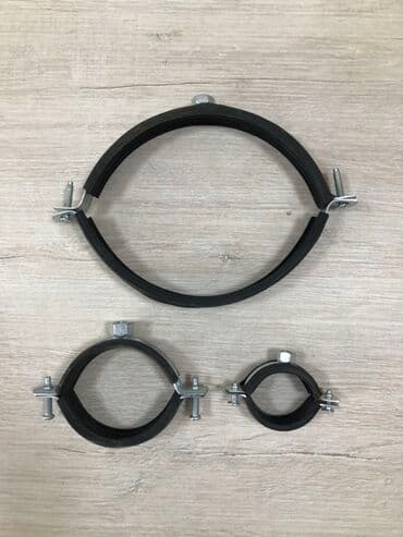 tikinti matriallari: Müxtəlif ölçülərdə mövcud olan bu boru sıxacları metal konstruksiyaya — 2