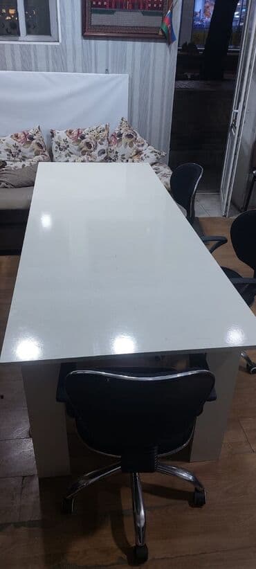 Konfrans masası kurs ofislər üçün təmiz səliqəli ətrafına 10 nəfər lalafo.az -da Konfrans masası kurs ofislər üçün təmiz səliqəli ətrafına 10 nəfər
