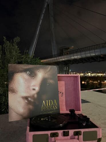 виниловый проигрыватель баку: Qrammafonlar Mehduddur!!! Çox gözəl Retro Qramafonlar və göz oxşuyan — 13