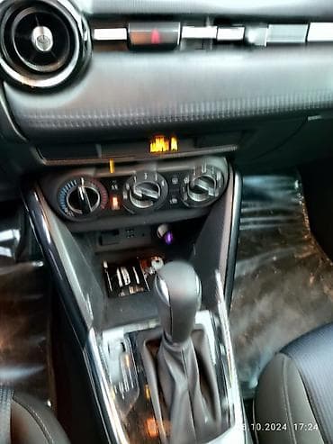 maşinla barter: Toyota Yaris: 1.6 l | 2016 il Sedan — 9