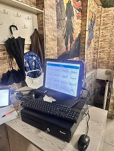 Kafe və restoranlar üçün R-Keeeper - Sensor ekranlı monitor üzərində