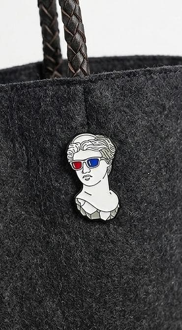 “3D eynəkli büst” emal nişanı (pin) - Dizayn: Klassik heykəl büstü