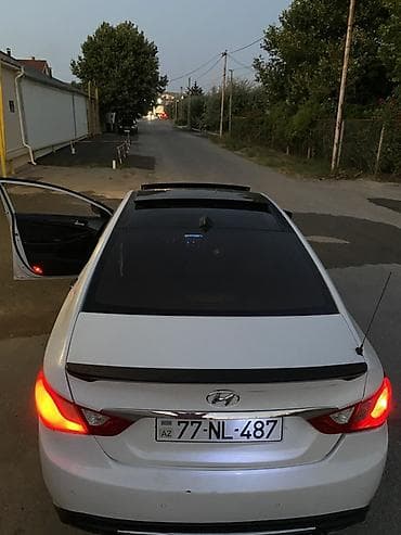 vito disk: Hyundai Sonata – ağ rəngli sedan Xüsusiyyətlər: - Korpus: 4 qapılı — 2