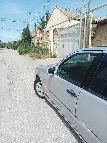 vaz lada oka: Mercedes-Benz E‑Class (W210) sedan – gümüş rəng. 1998 çi il 2.2 — 7