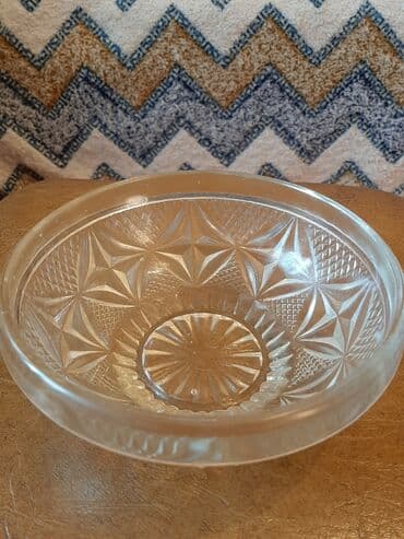 çiyələk şitili: Sovetin teze,iwledilmeyib,agir,qalin wuwe kasalar. gilemeyve de — 1