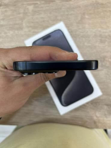15 pro max titanium: IPhone 15 Pro, Black Titanium, Simsiz şarj — 7