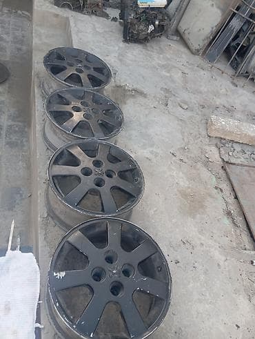 disklər 16: Məhsul: 4 ədəd yüngül lehimli disk seti Təsvir: - Brend/emblem — 4