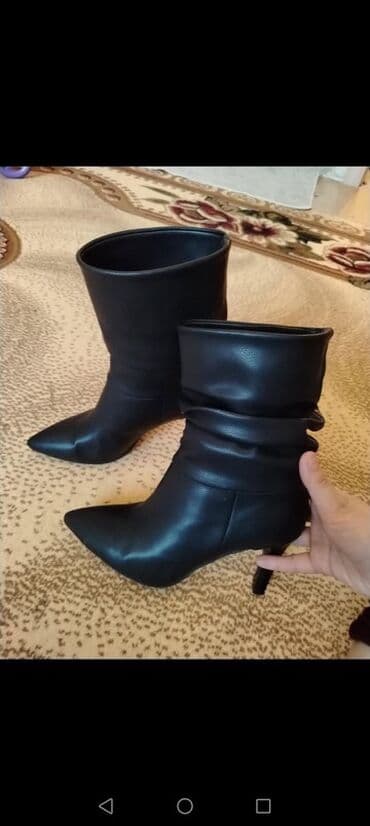 Makasin və loferlər: Qadın üçün qara bot – incə burunlu, yüksək dabanlı model. - Ölçü: 39 - — 2