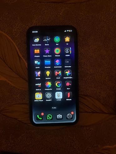 ipad pro m5: IPhone 11, 64 GB, Qara, Face ID — 3