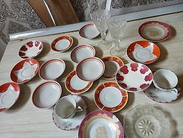 cennet gulu: Müxtəlif klassik üslubda şüşə və porselen süfrə dəstləri toplusu - — 2