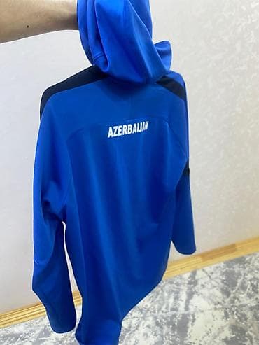 ust geyimleri: AFFA məşq üstü – kapüşonlu, uzunqol - Rəng: kral mavisi, çiyinlərdə — 2