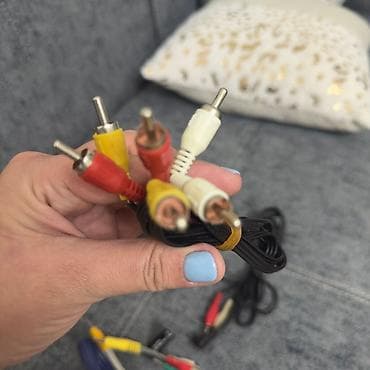 Кабели для аудио и видео: RCA və 3.5 mm AUX kabel dəsti Məhsul təsviri: - Müxtəlif uzunluqlarda — 8