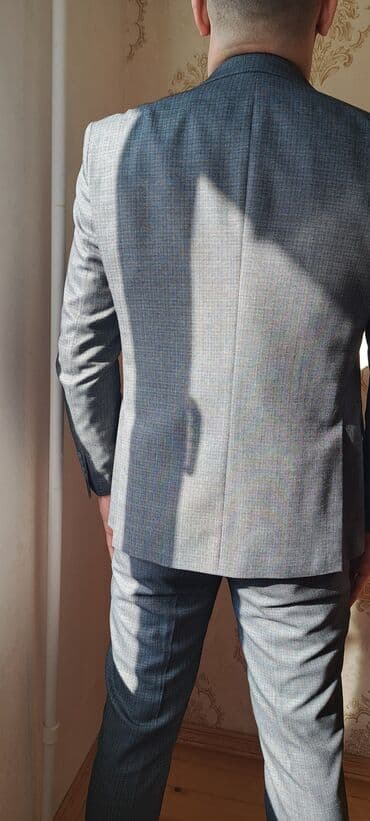 kişi ucun klassik qara kostyum: Kostyumlar — 3