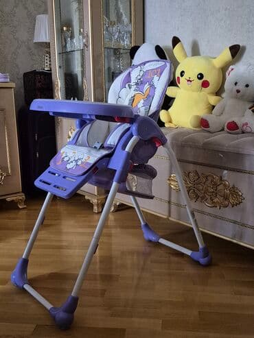 yagis ucun plas: Bənövşəyi rəngdə, uşaqlar üçün nəzərdə tutulmuş yemək stolu. Bu stol — 2