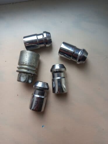 icare ford transit: Teker boltu sikiret orqinal maşinin ustunen cixma 4 denesi cox — 1