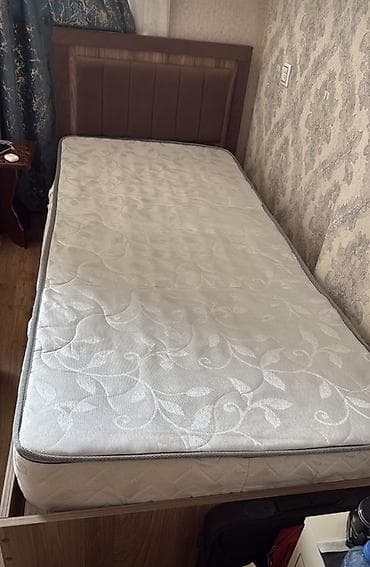 Tək nəfərlik çarpayı və döşək dəsti. - Ölçü: təxmini 90x200 sm tək — 1