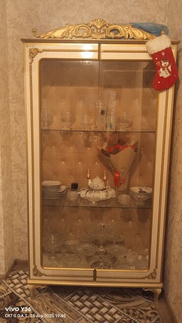 Alfa Romeo: Şüşəli dolab vitrini, İşlənmiş — 2