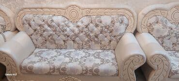 Вешалки: Qonaq otağı dəsti – klassik dizayn Tərkib: - 1 ədəd 3 nəfərlik divan — 4