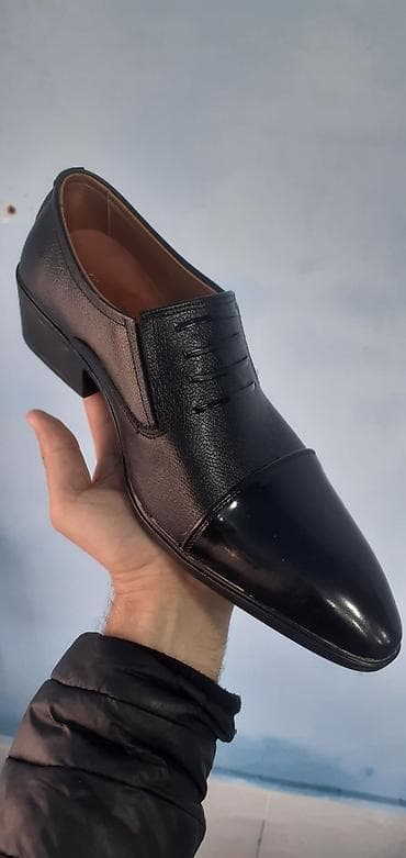 hərbi ayaqqabılar: Kişi üçün klassik qara ayaqqabı kolleksiyası.APTAVOY — 5