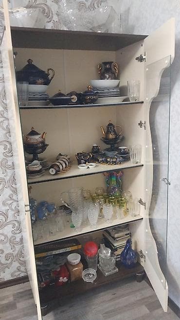 metbex desti: Vitirajlı qab-vitrin şkaf - Dizayn: Krem rəngli korpus, tünd qəhvəyi — 3
