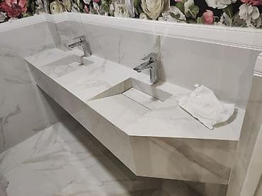 Mərmər teksturalı süni daşdan (akril/kuarz səth) hazırlanmış hamam — 10