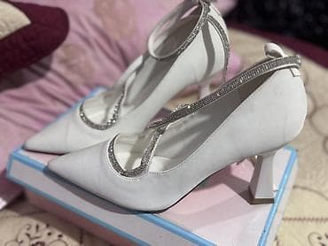 brend ayaqqabılar: Ağ rəngli zərif qadın tuflisi 38 razmer 1 defe geyilib — 2