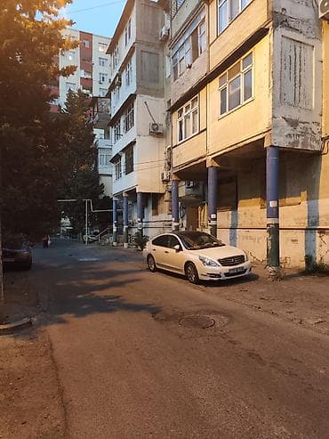 super bag: Bakı, 8-ci kilometr, 4 otaqlı, Köhnə tikili, m. Neftçilər, 80 kv. m — 2