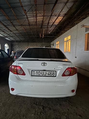 toyota corolla furqon: Toyota Corolla (E140), ağ rəng, sedan gövdə. Xarici: - Orijinal — 1