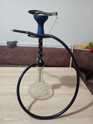 Nəbati naxışlı şüşə kolba və metal gövdəli nargilə dəsti. Dəstə