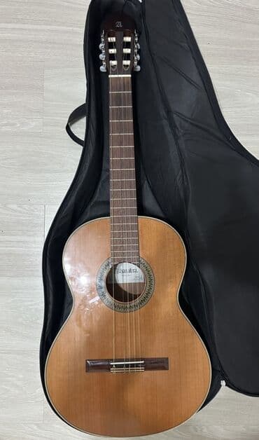 Fleytalar: Alhambra klassik gitara - Brend/model: Alhambra (etiket görünür) - — 3