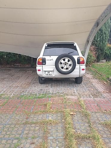 maşım: Toyota RAV4, 1-ci nəsil, ağ rəng, 5 qapılı SUV. Texniki və dizayn — 3