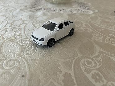 Oyuncaqlar: Ağ rəngli metal oyuncaq avtomobil modeli - Korpus: metal gövdə — 1