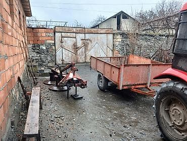 Kənd təsərrüfatı texnikası və qoşqu avadanlığı komplekti - Traktor
