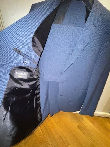 göy rəngli kişi cemperləri: Mavi-çəhrayı tonlarında xırda naxışlı klassik kişi kostyumu. Üç — 2