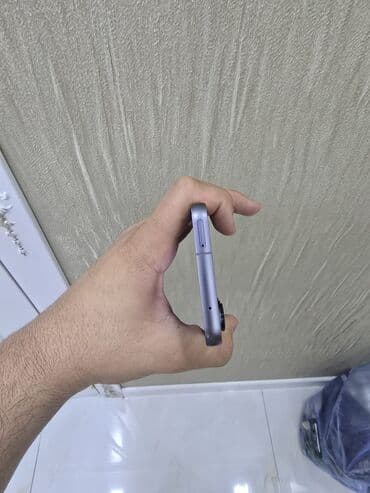 Видеоигры и приставки: Samsung Galaxy S23, 128 ГБ, цвет - Серебристый, Отпечаток пальца, Face ID — 2