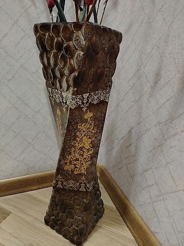 Vazalar: Bir vaza, Keramika — 1