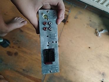 Bu avtomobil radiosu avtomobilinizin audio sistemini təkmilləşdirmək