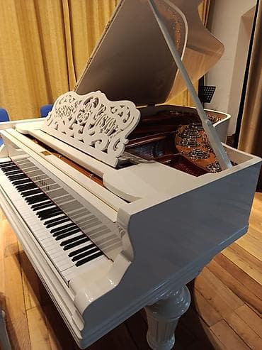 ucuz tar: Ağ rəngli qrand pianino, klassik dizaynlı və zərif naxışlı musiqi — 2