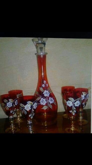 şamdam: Qrafin . 6 bakal . 2 şamdan. Eyni rəng və eyni dizayn — 1