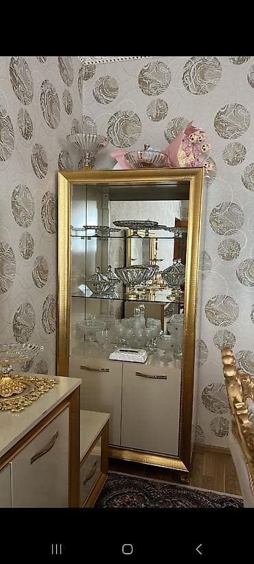 Klassik üslubda vitrin və komod dəsti - Üslub: klassik-lüks, qızılı