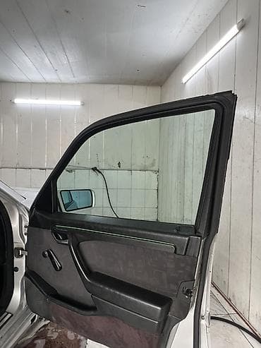 mercedes e class: Mercedes-Benz C-klass (W202) sedan - Kuzov rəngi: gümüşü - Salon — 5