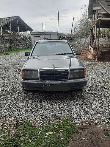 maşın 06: Mercedes-Benz 190 (W201) sedan - Kuzov: 4 qapılı sedan, qara rəng - — 1