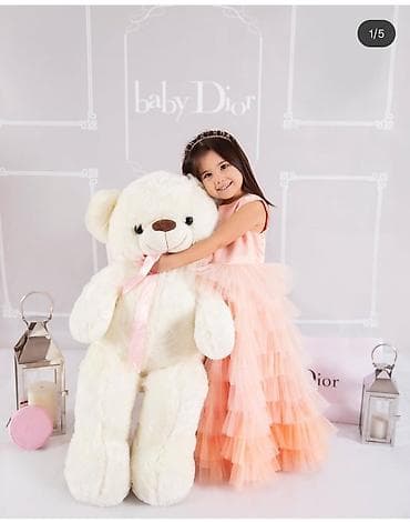 uşağ maneji: Paltar vetuel coutureden alinib — 1