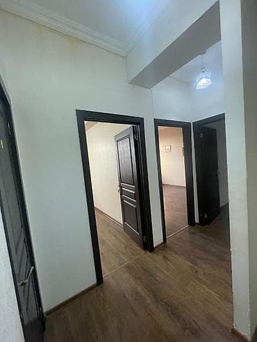 kiray: Manzil orta blokda yerlasir Otaqlar ayri-ayri, yelçakandir. Matbax — 9