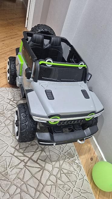 uşağ maşını: Uşaq üçün elektrikli off-road tipli mini avtomobil. Cuzi qırılan — 1