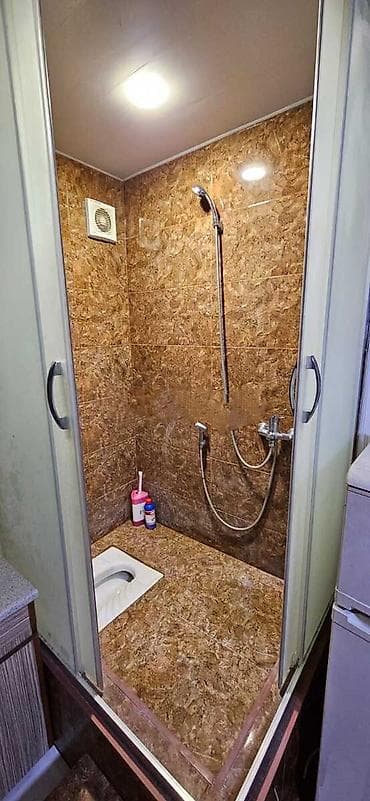 qarayev kiraye ev: Elmler metrosunun yaninda 5/3 1 otagli menzil kiraye verilir. kamunal — 3