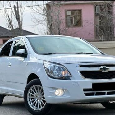 Yağlar və avtokimyəvi maddələr: Chevrolet Cobalt, ağ rəng, sedan gövdə. Xüsusiyyətlər: - Avtomat — 6